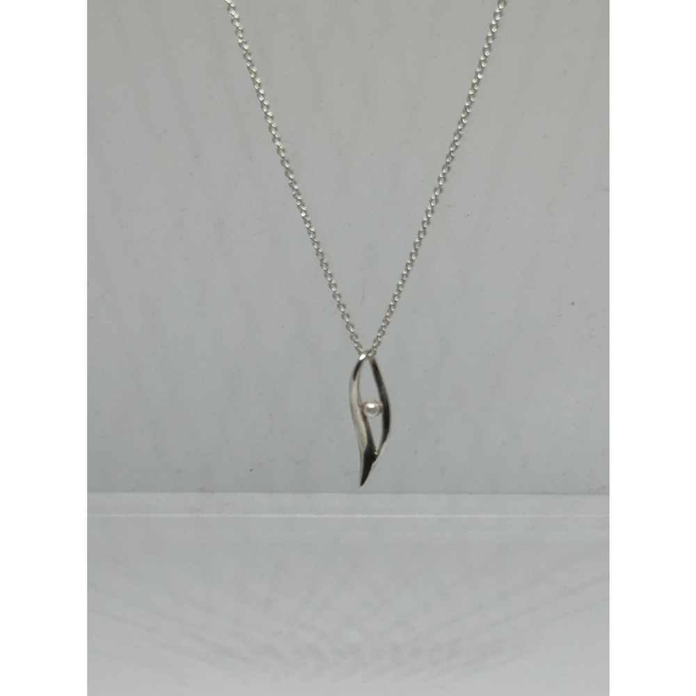 Kit Heath Sterling Pearl Leaf Pendant Necklace KH 18" - Picture 4 of 8